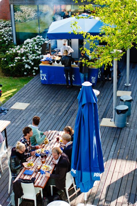 Grillbuffé på innergården