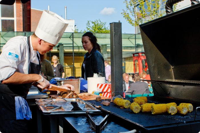 Grillbuffé på innergården