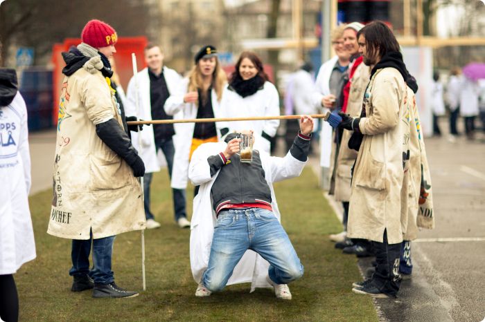 Cortègen: Byggdag 1