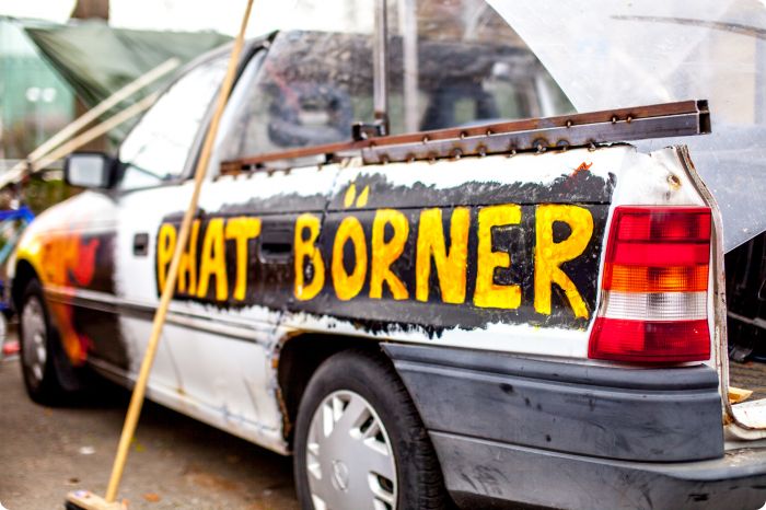 Cortègen: Byggdag 9