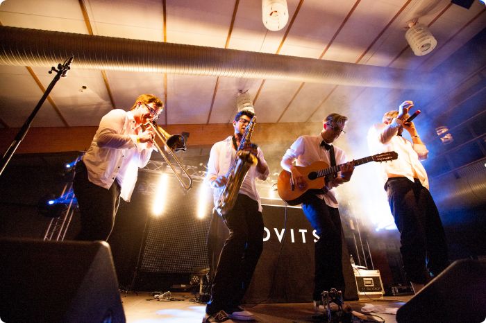 Valborgskalaset: Movits
