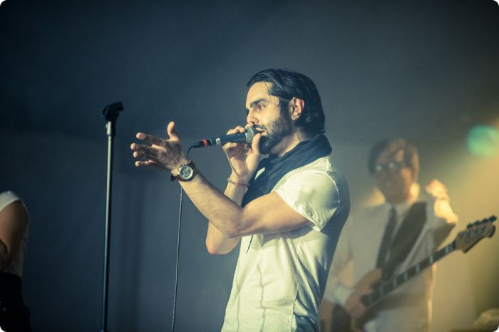 Öltält: Navid Modiri & Gudarna