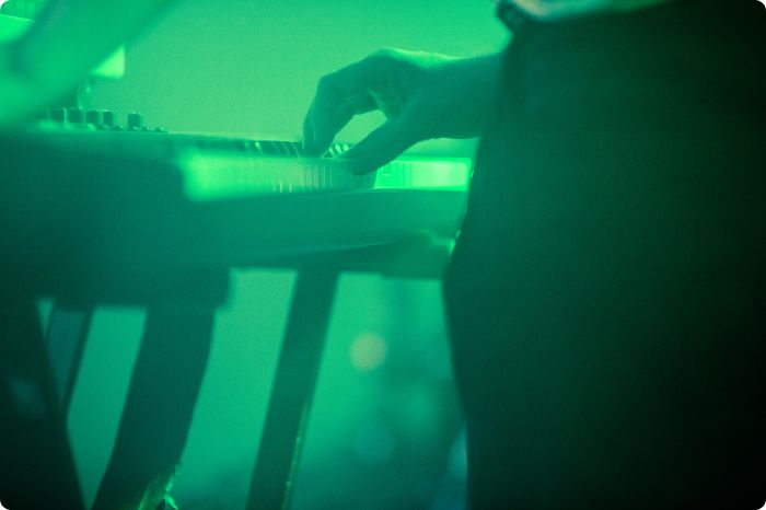 Öltält: Navid Modiri & Gudarna