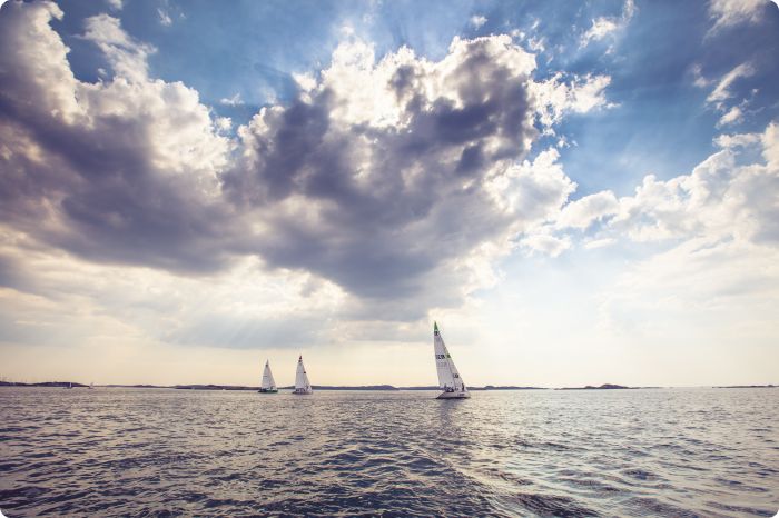 Student Sailing
