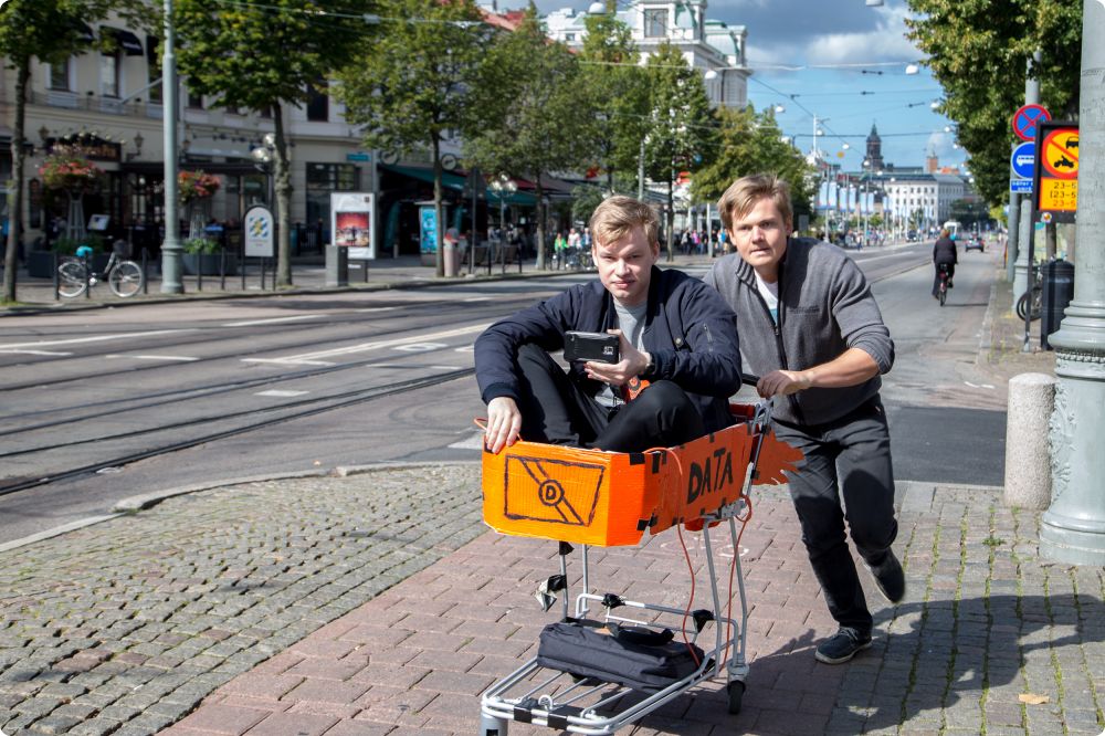 Metalyoga och kundvagnrace