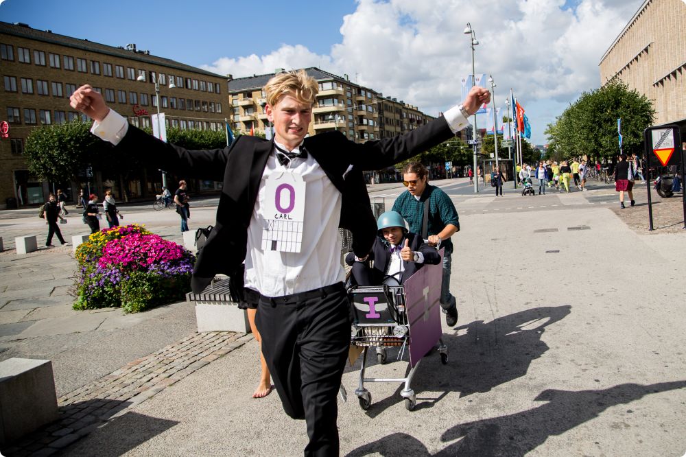 Metalyoga och kundvagnrace