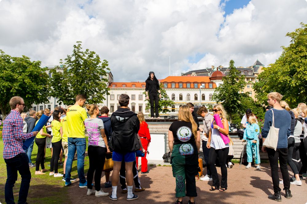 Metalyoga och kundvagnrace