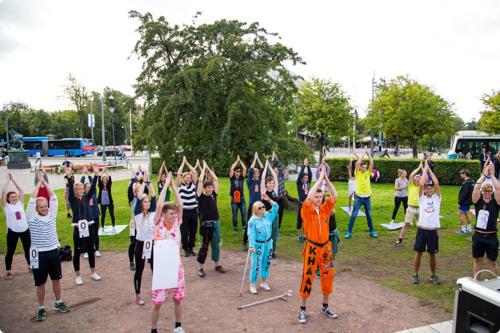 Metalyoga och kundvagnrace