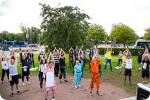 Metalyoga och kundvagnrace