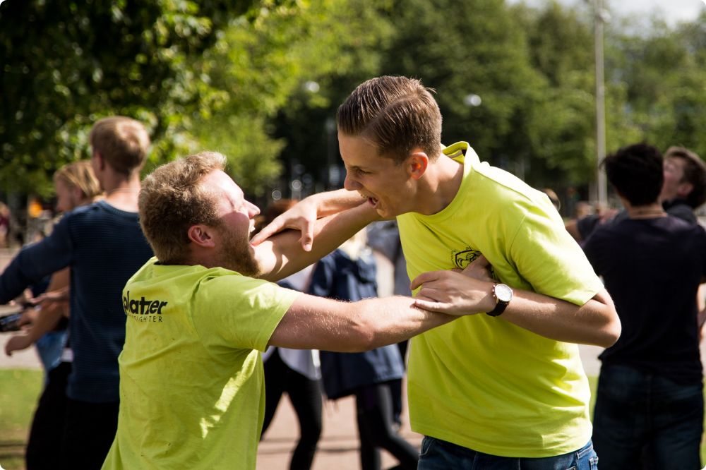 Metalyoga och kundvagnrace