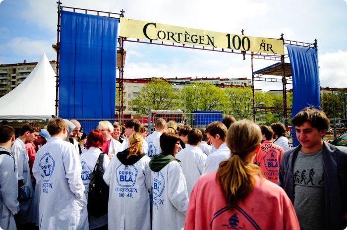 Cortègen: Byggdag 1