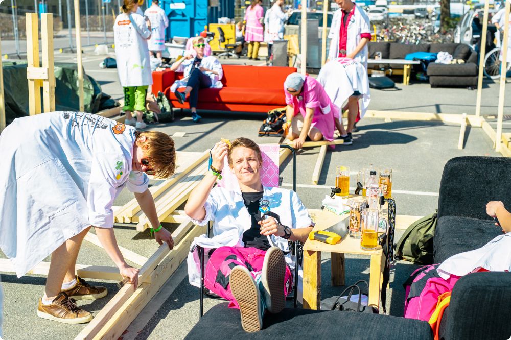 Byggplatsen Dag 2