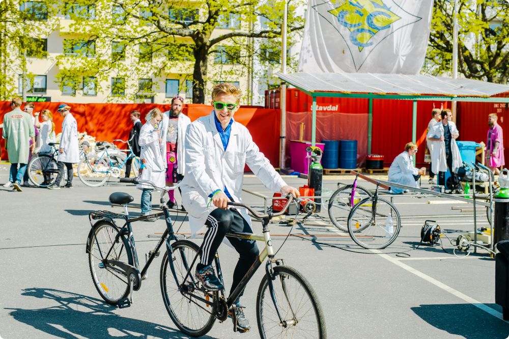 Byggplatsen Dag 2