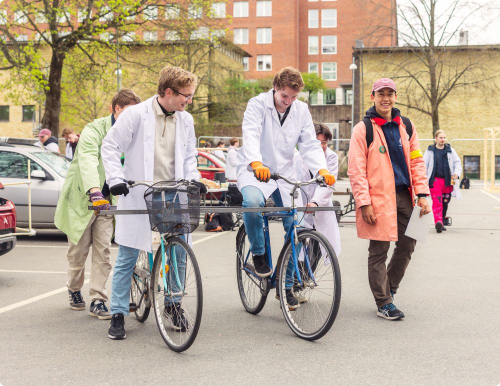 Byggplatsen Dag 2